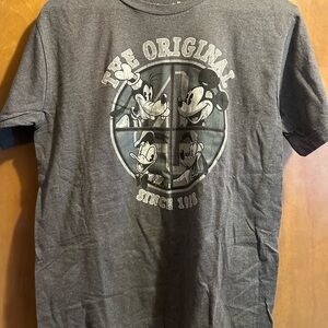 Disney Mickey & Friends Men's Gray Graphic T-Shirt